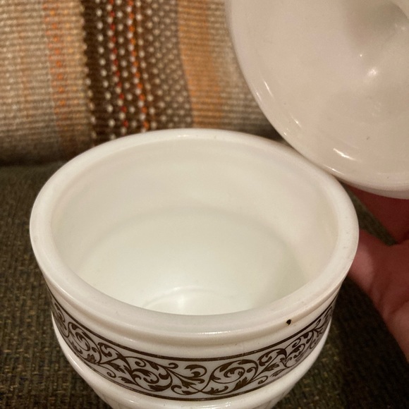 Avon White Milk Glass Vintage Lidded Candle or Powder Jar Container - Picture 7 of 12
